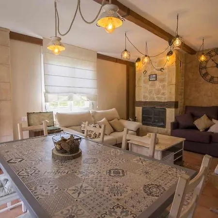 Casa Con Piscina Y Barbacoa *